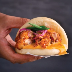 SRIRACHA CHICKEN BAO
